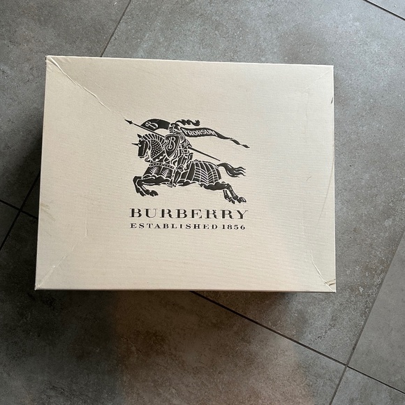 Burberry Tote Handbag - Picture 1 of 7